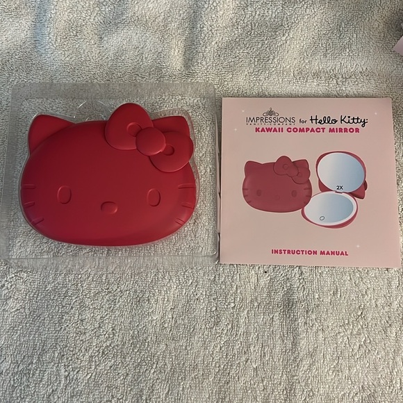 Hello Kitty Impressions Red Kawaii Compact Mirror - Picture 4 of 7
